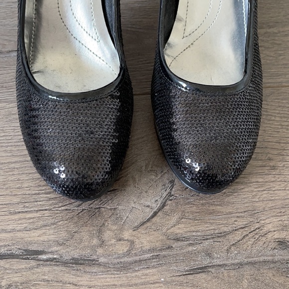 Tahari heels size 8 - Picture 6 of 14